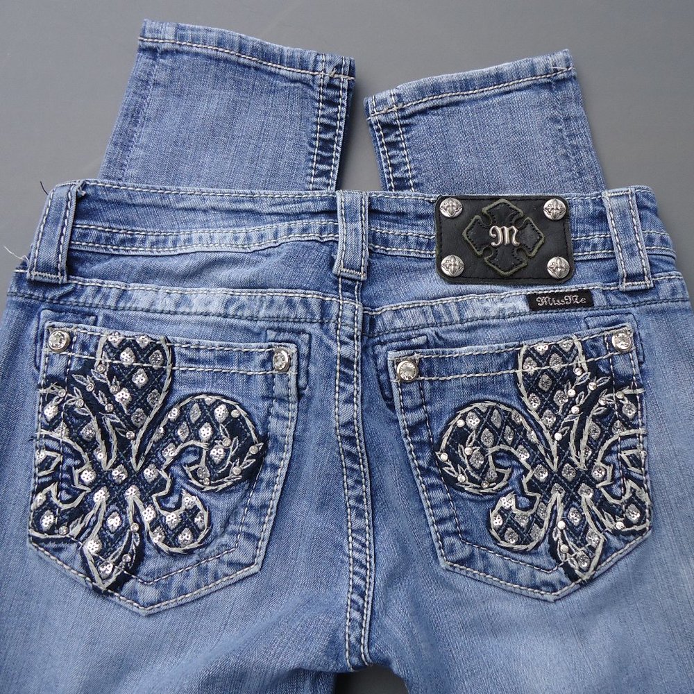 SIZE 27. Miss Me Light Wash skinny jeans.
